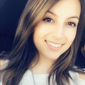 Meet your Posher, Alejandra